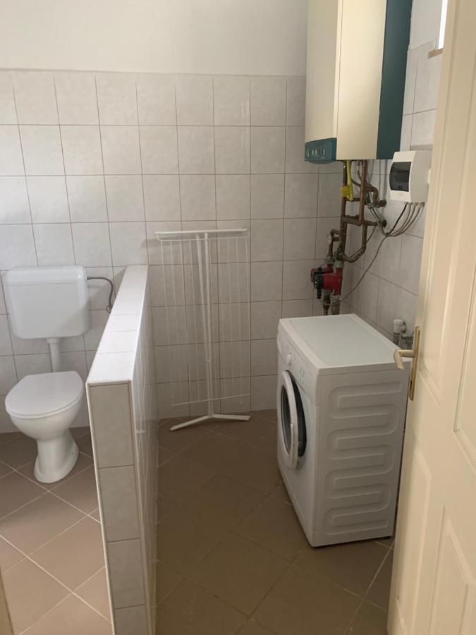 Ica Vendeghaz Lägenhet Sutto Exteriör bild
