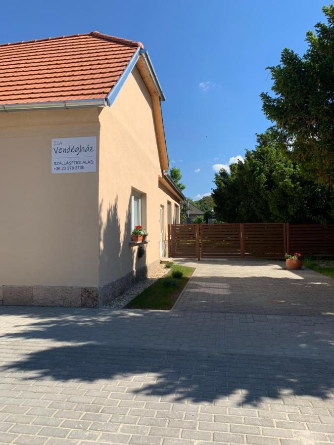 Ica Vendeghaz Lägenhet Sutto Exteriör bild