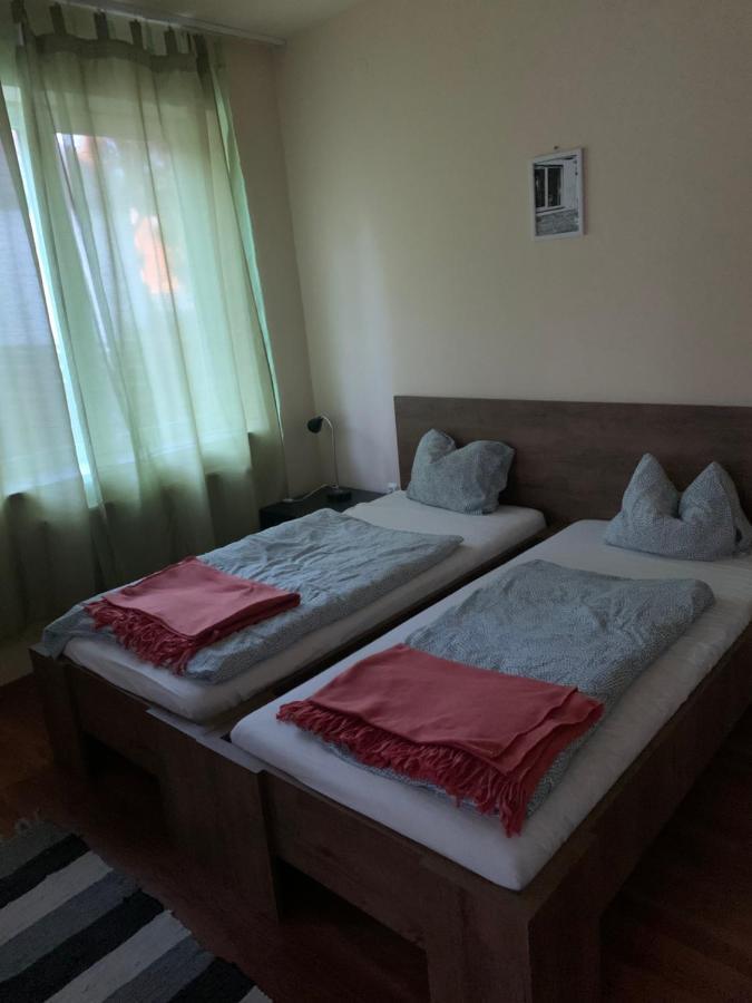 Ica Vendeghaz Lägenhet Sutto Exteriör bild